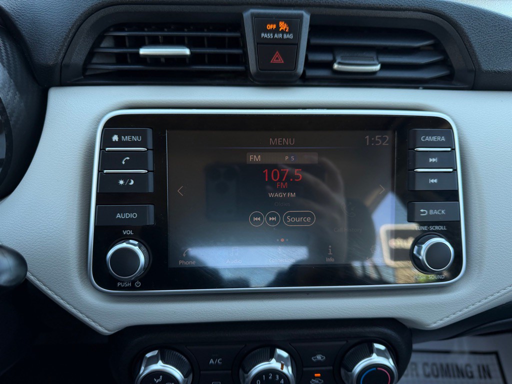 2021 Nissan Versa Image 9