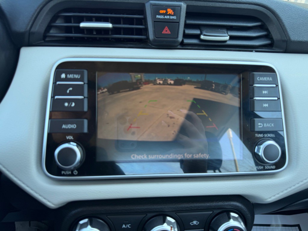 2021 Nissan Versa Image 14