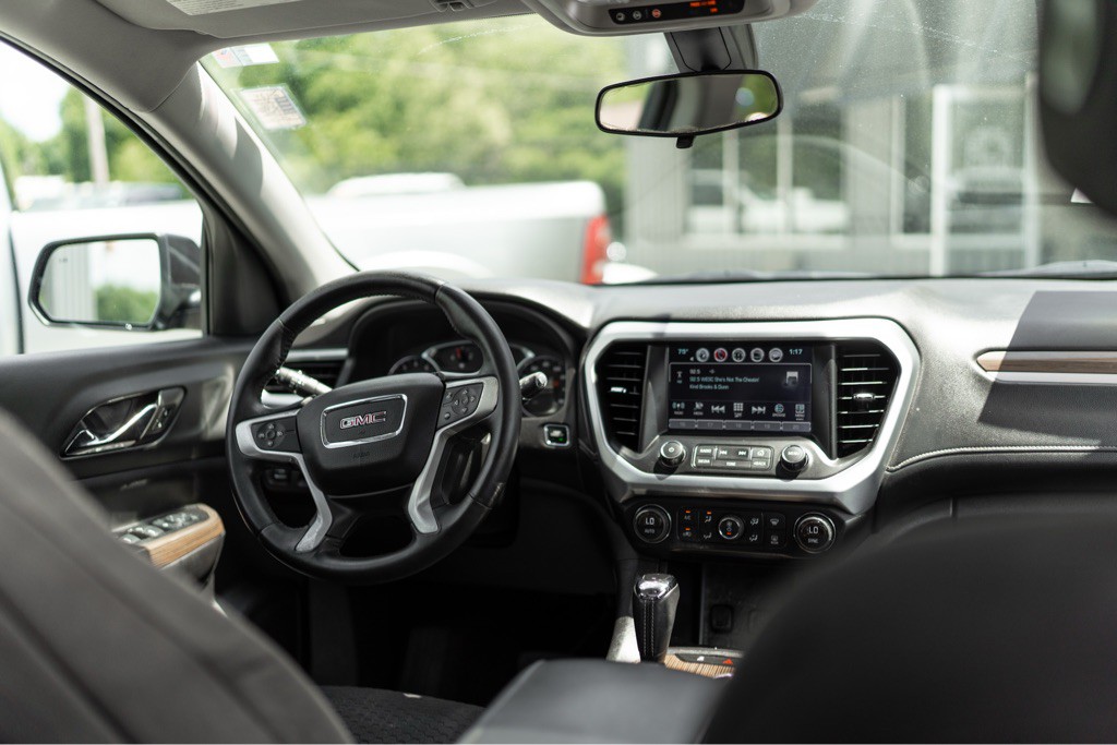 2017 GMC Acadia Image 7