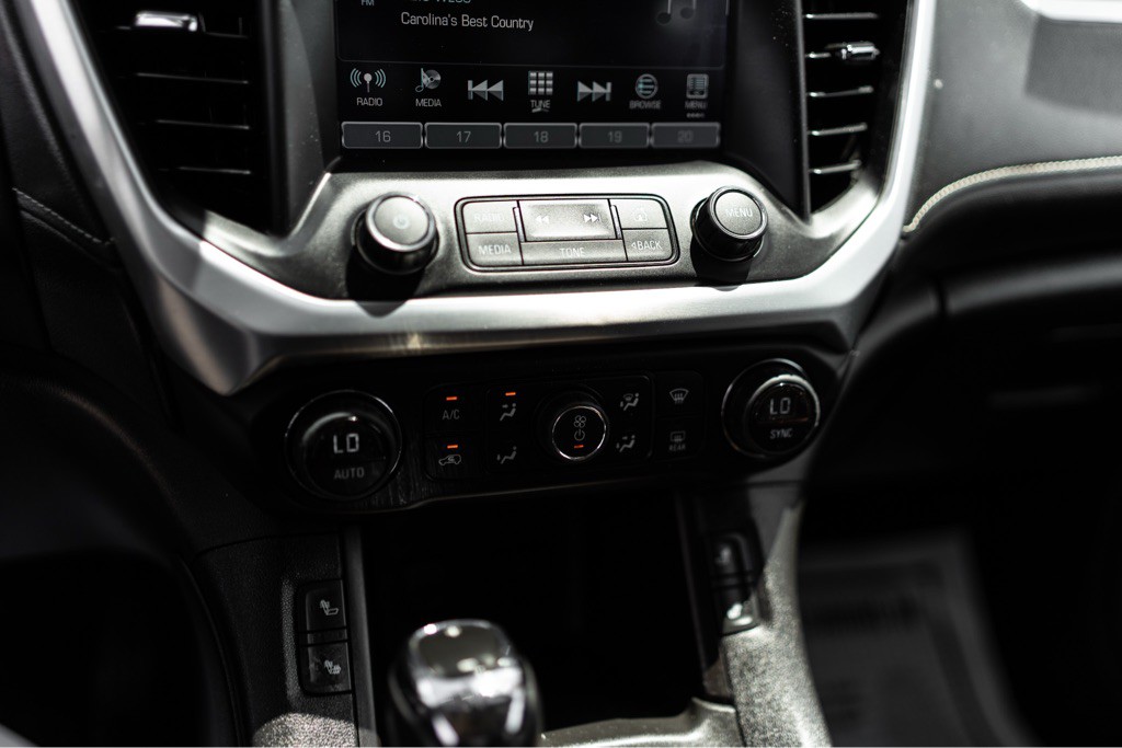 2017 GMC Acadia Image 12