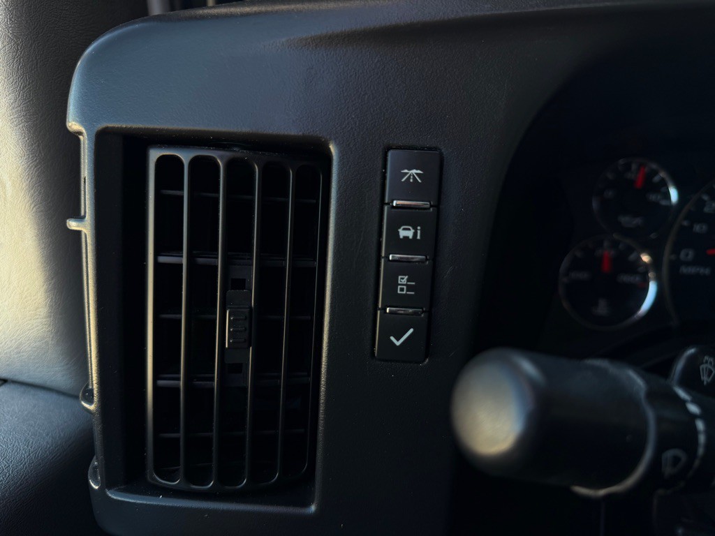 2014 GMC Savana Image 11