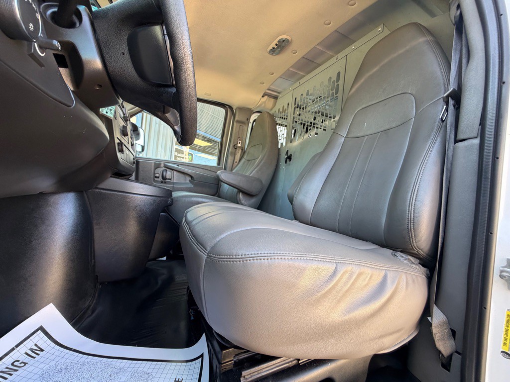 2014 GMC Savana Image 13