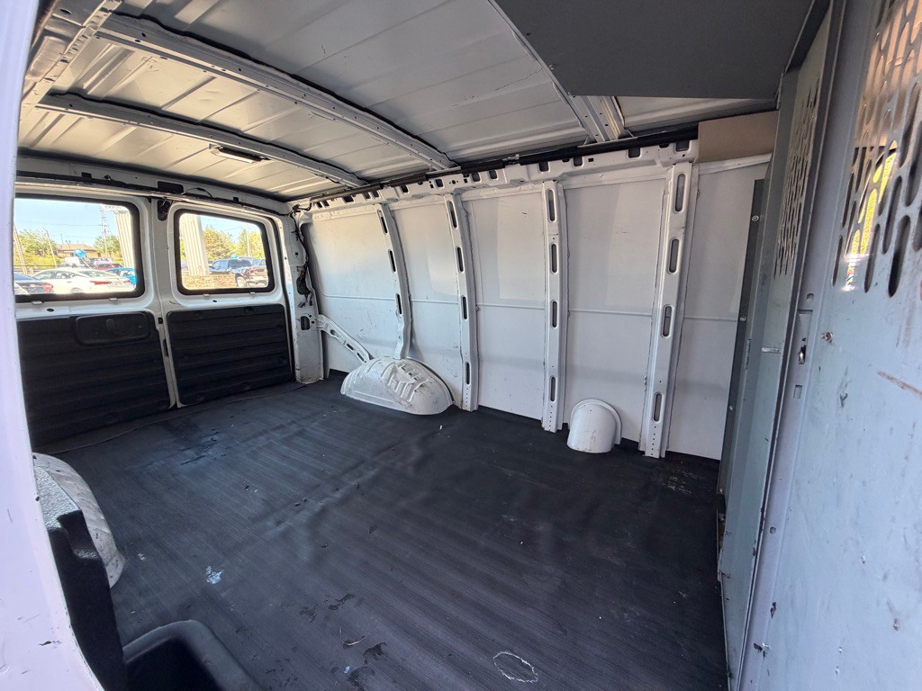 2014 GMC Savana Image 14