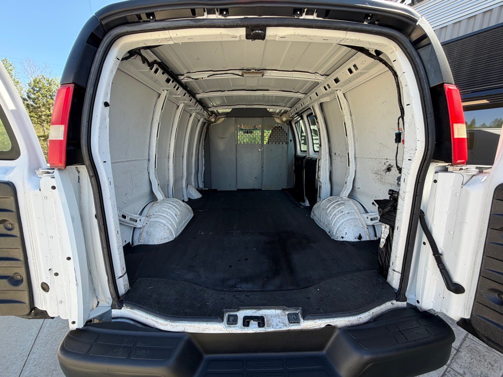 2014 GMC Savana Image 15