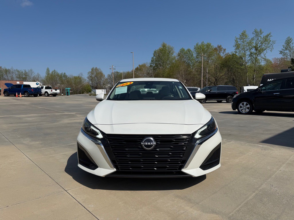 2023 Nissan Altima Image 2