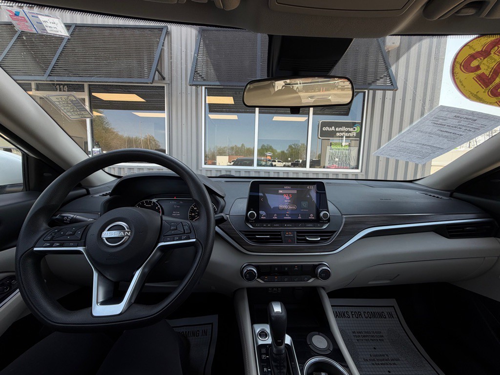 2023 Nissan Altima Image 9