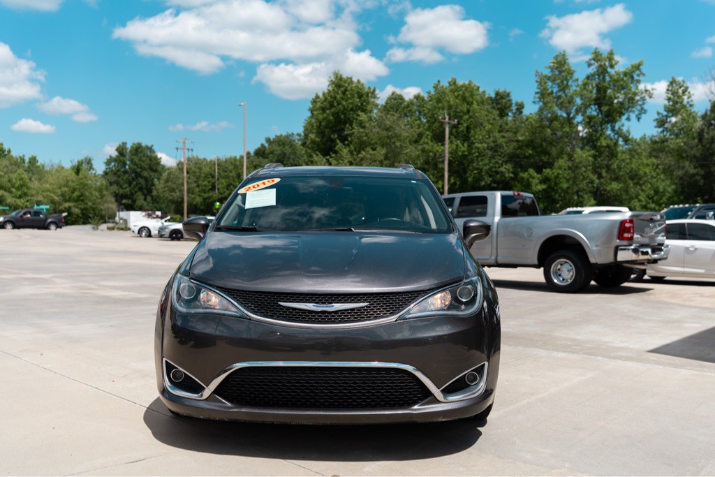 2019 Chrysler Pacifica Image 2