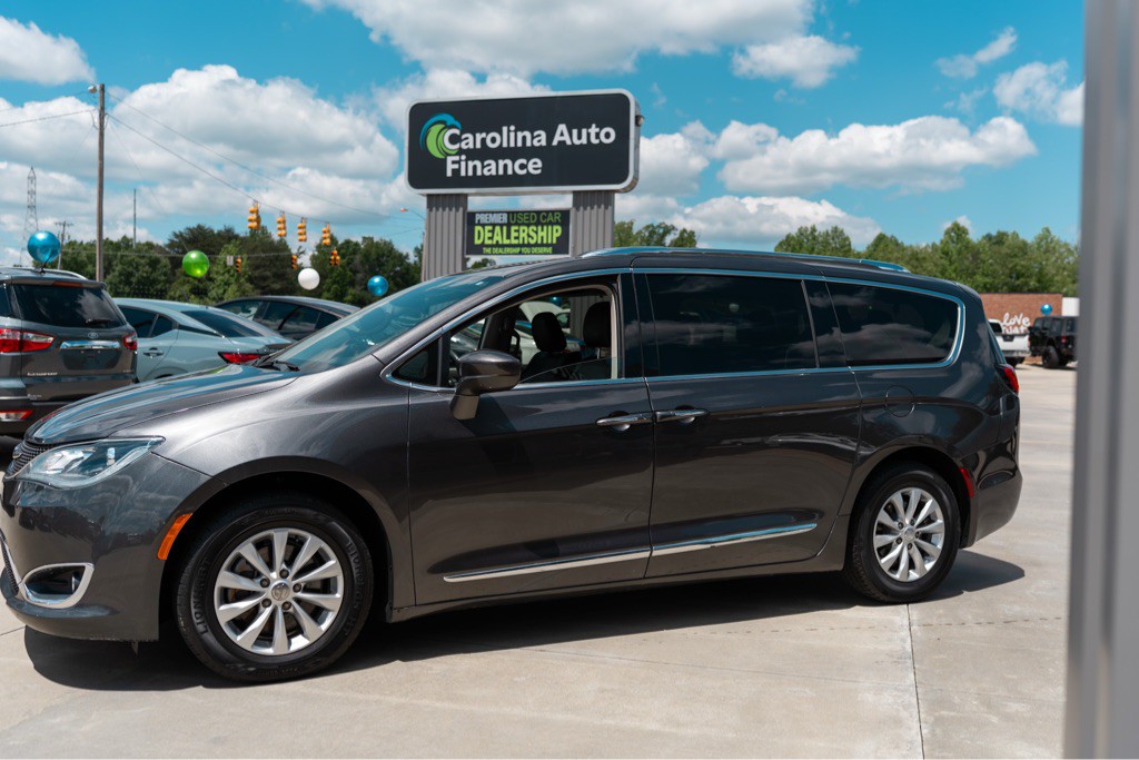 2019 Chrysler Pacifica Image 3