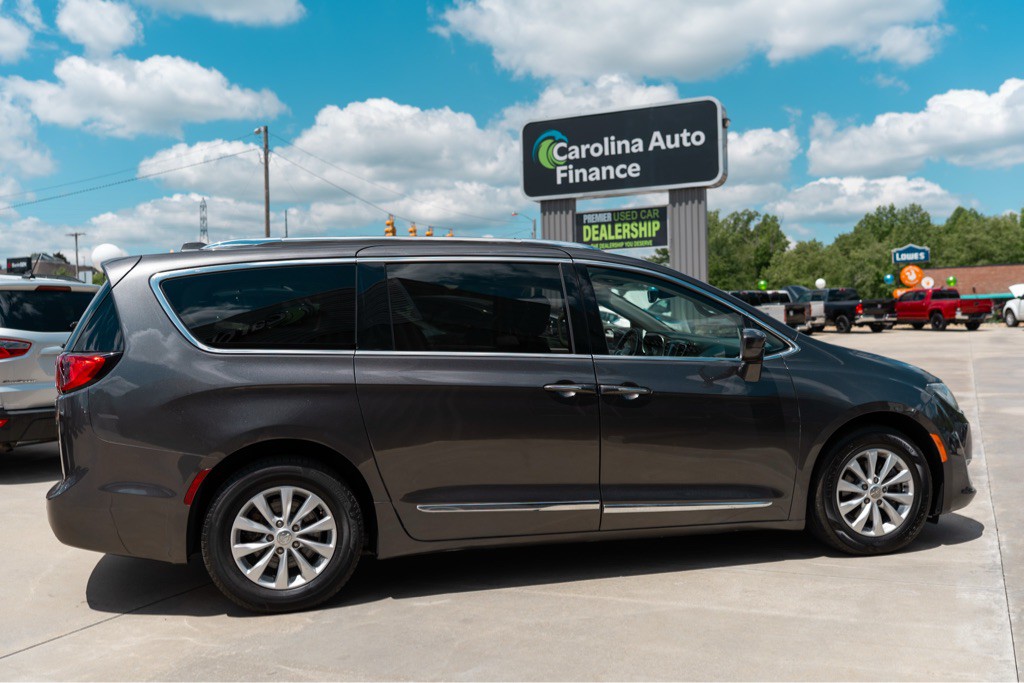2019 Chrysler Pacifica Image 6