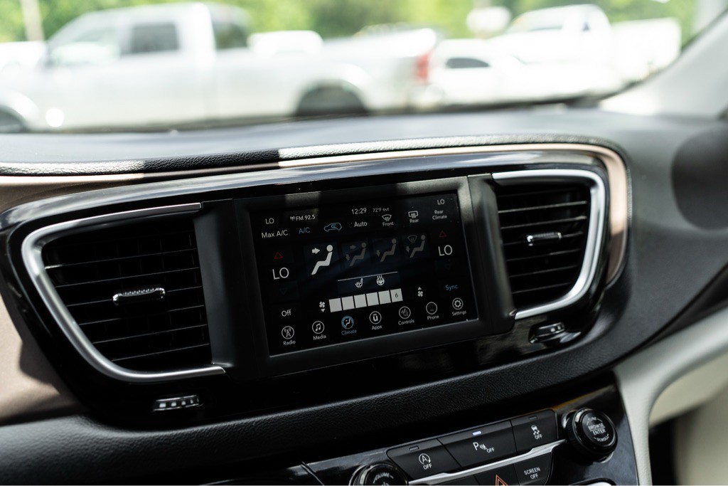 2019 Chrysler Pacifica Image 15