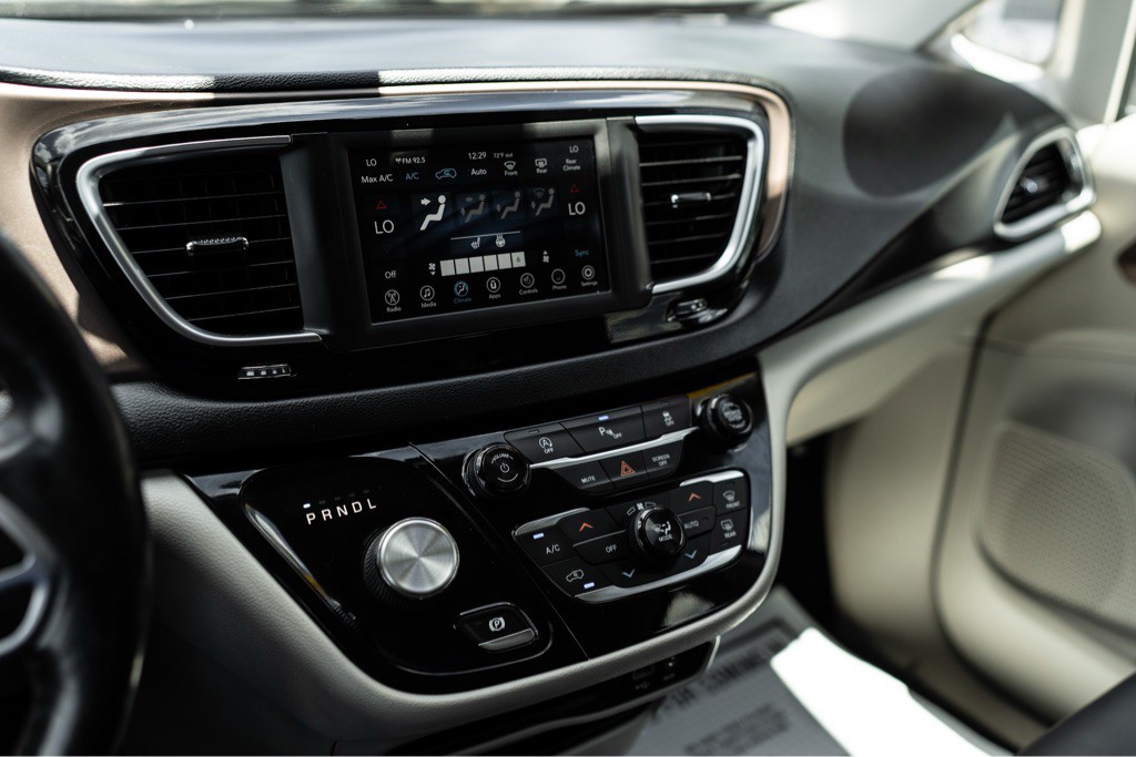 2019 Chrysler Pacifica Image 18