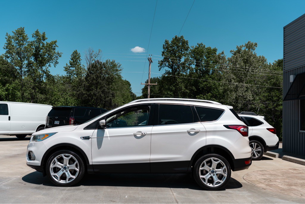 2018 Ford Escape Image 2