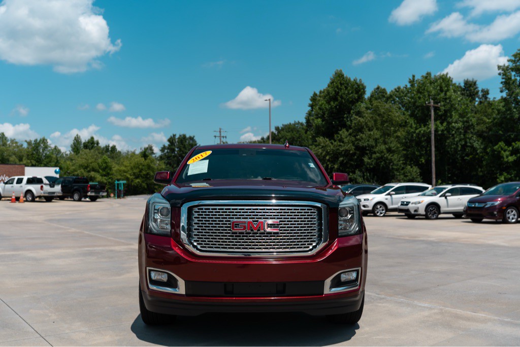 2017 GMC Yukon Image 2