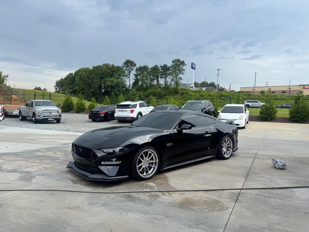 2020 Ford Mustang Image 1