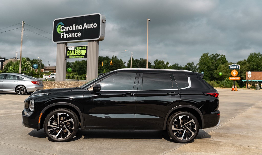 2023 Mitsubishi Outlander Image 3