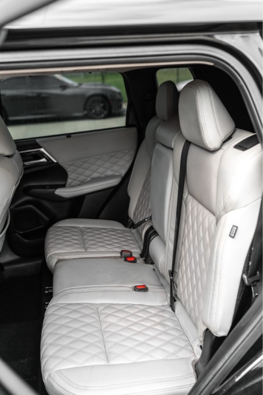 2023 Mitsubishi Outlander Image 9