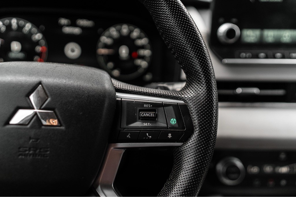 2023 Mitsubishi Outlander Image 21