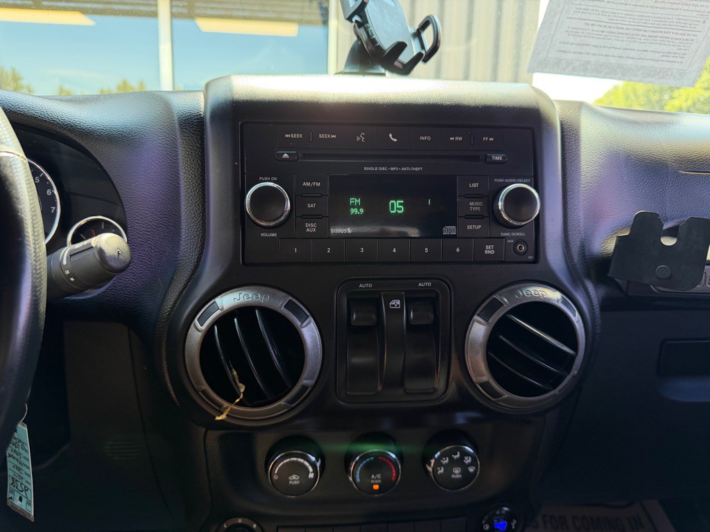 2014 Jeep Wrangler Image 10