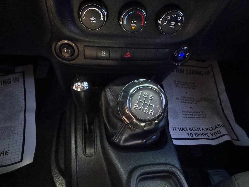 2014 Jeep Wrangler Image 11