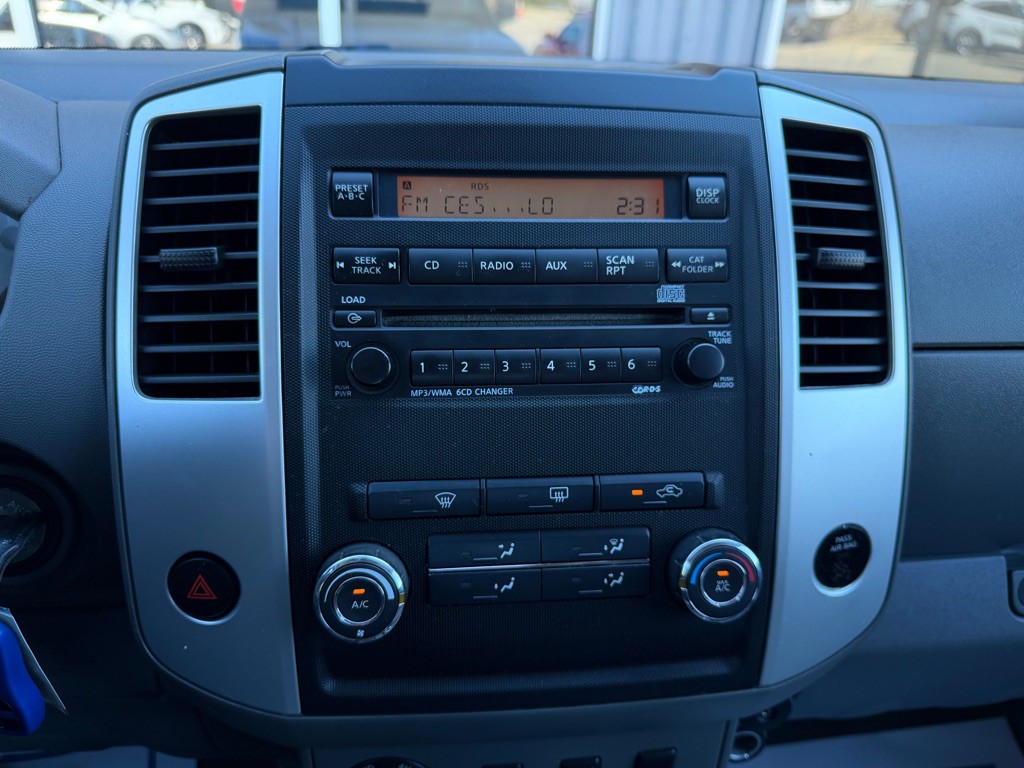 2011 Nissan Frontier Image 7