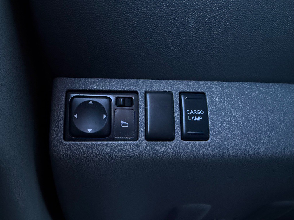 2011 Nissan Frontier Image 12