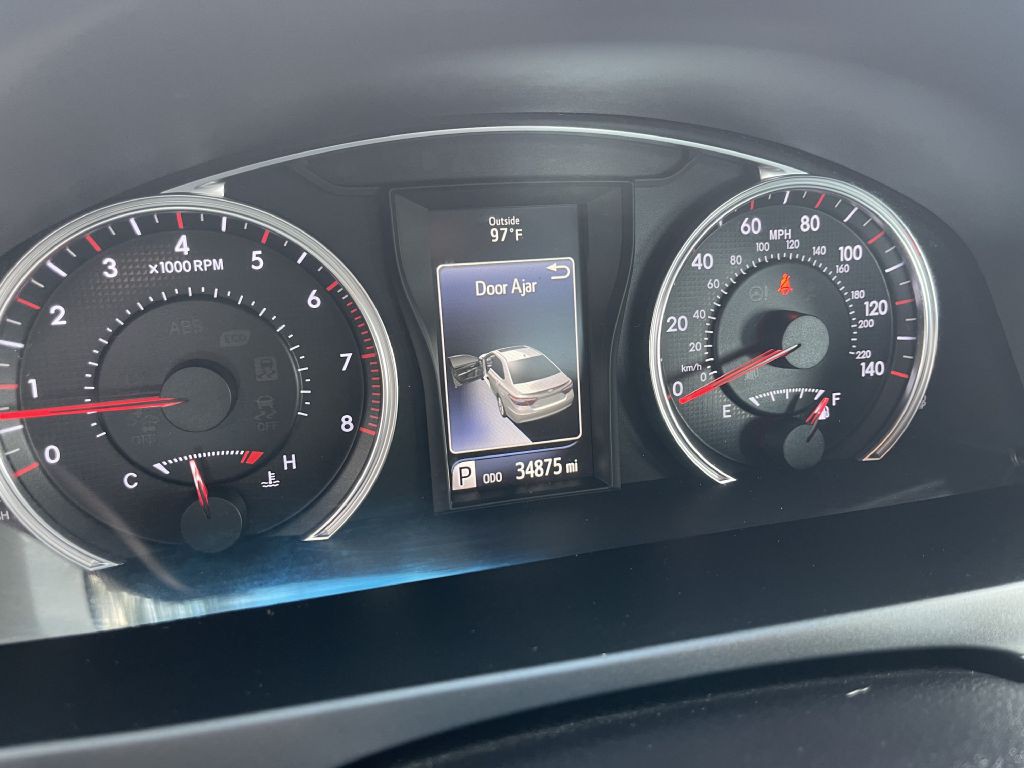2015 Toyota Camry Image 12