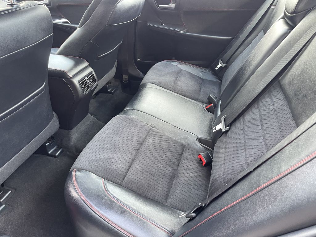 2015 Toyota Camry Image 16