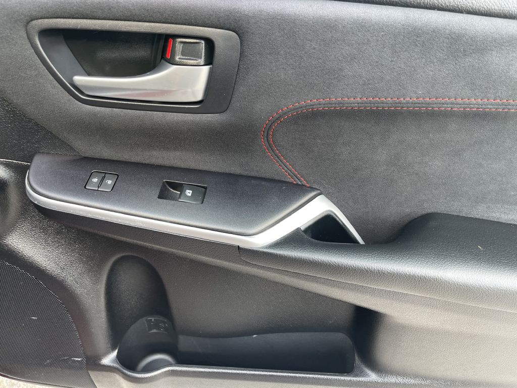 2015 Toyota Camry Image 17
