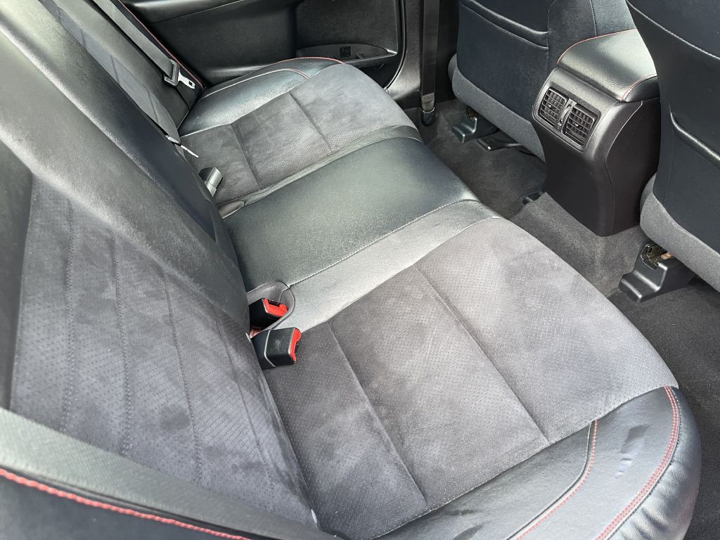 2015 Toyota Camry Image 20