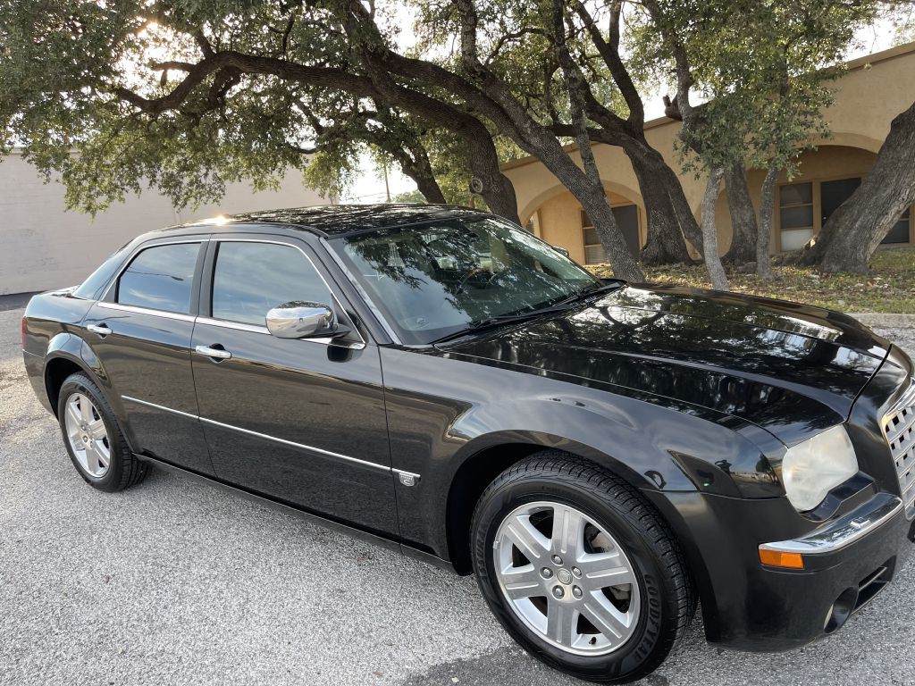 2005 Chrysler 300 Image 5