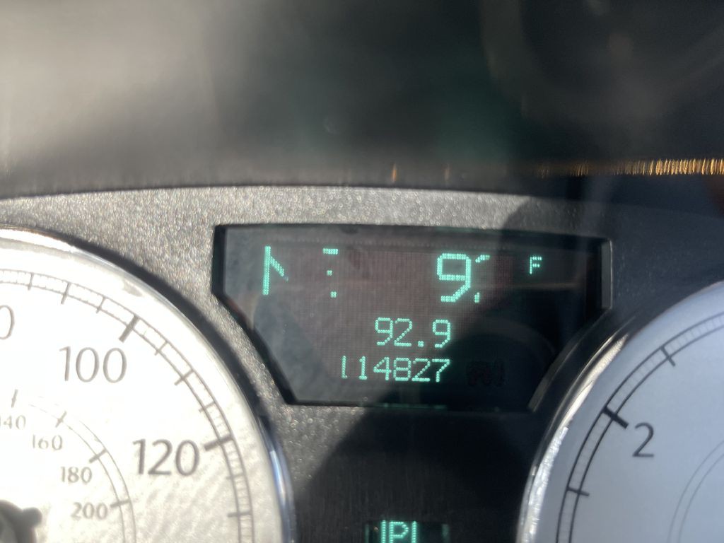 2005 Chrysler 300 Image 10