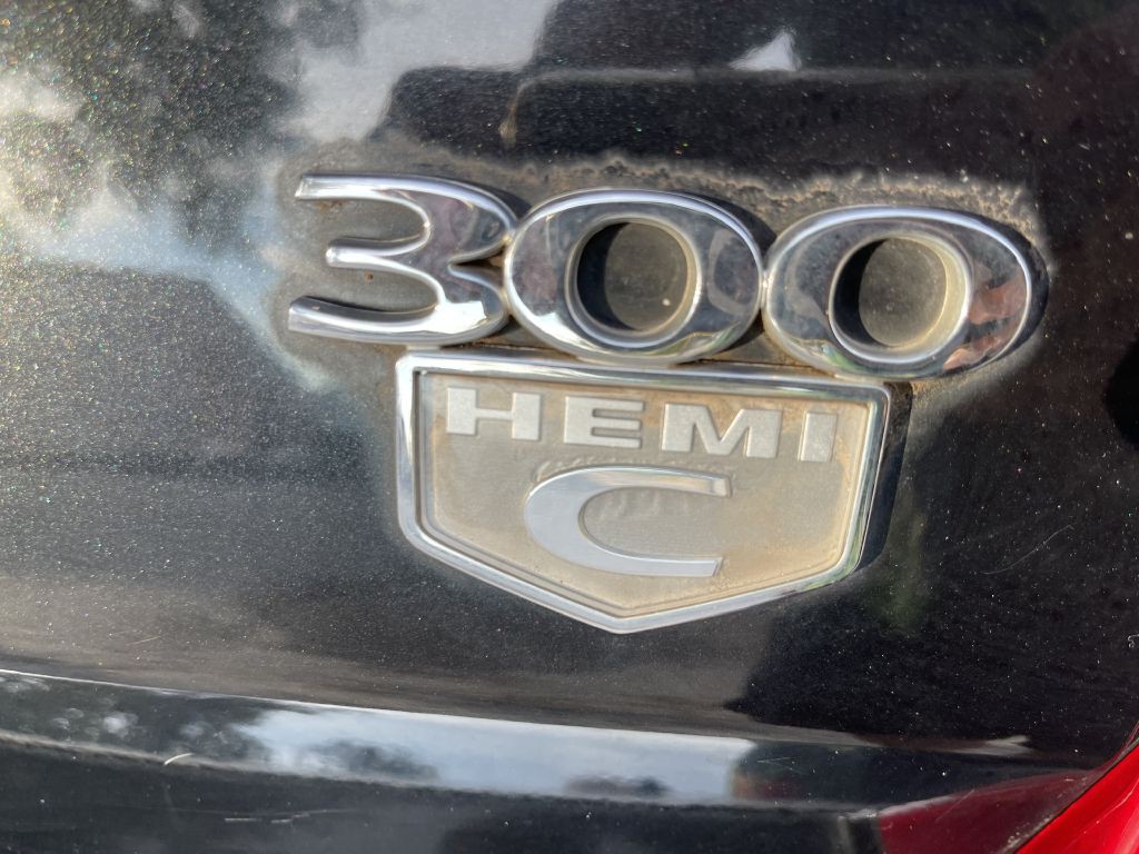 2005 Chrysler 300 Image 22