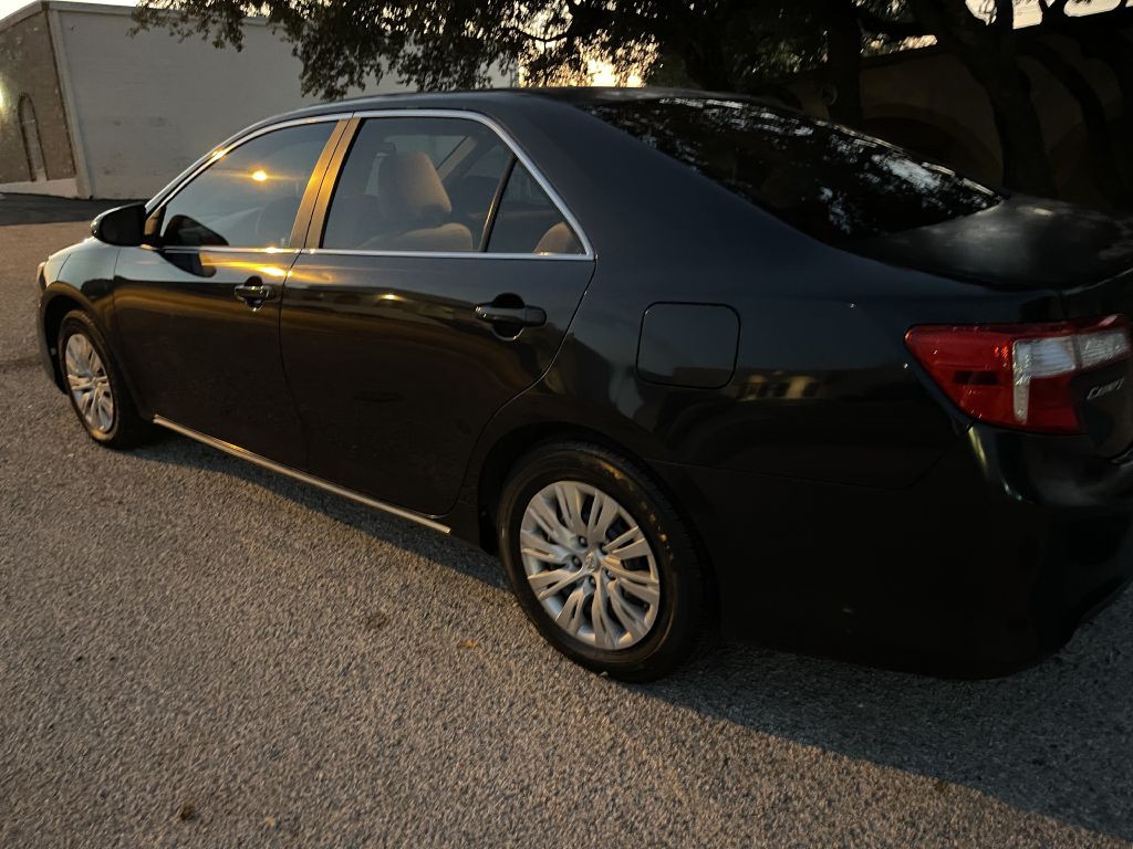 2012 Toyota Camry Image 2