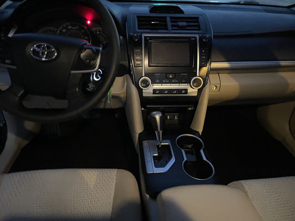 2012 Toyota Camry Image 11