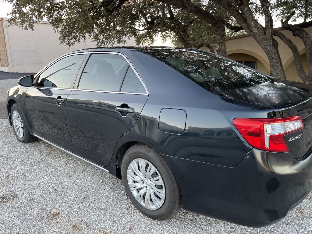 2012 Toyota Camry Image 2