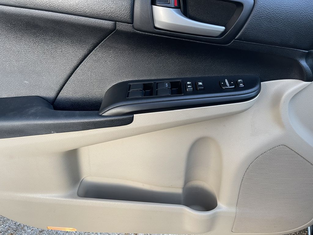 2012 Toyota Camry Image 9
