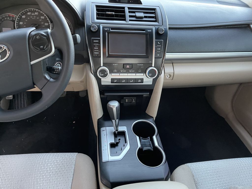 2012 Toyota Camry Image 12