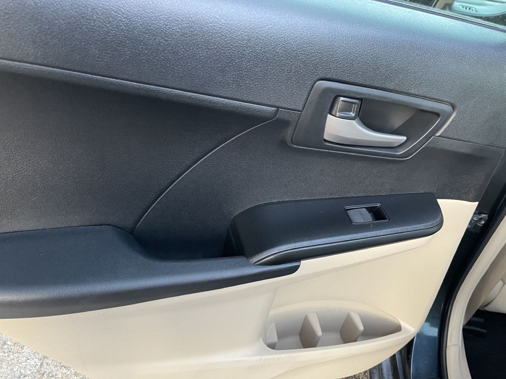 2012 Toyota Camry Image 13