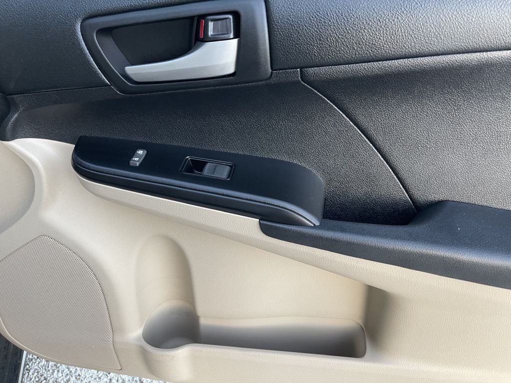 2012 Toyota Camry Image 15