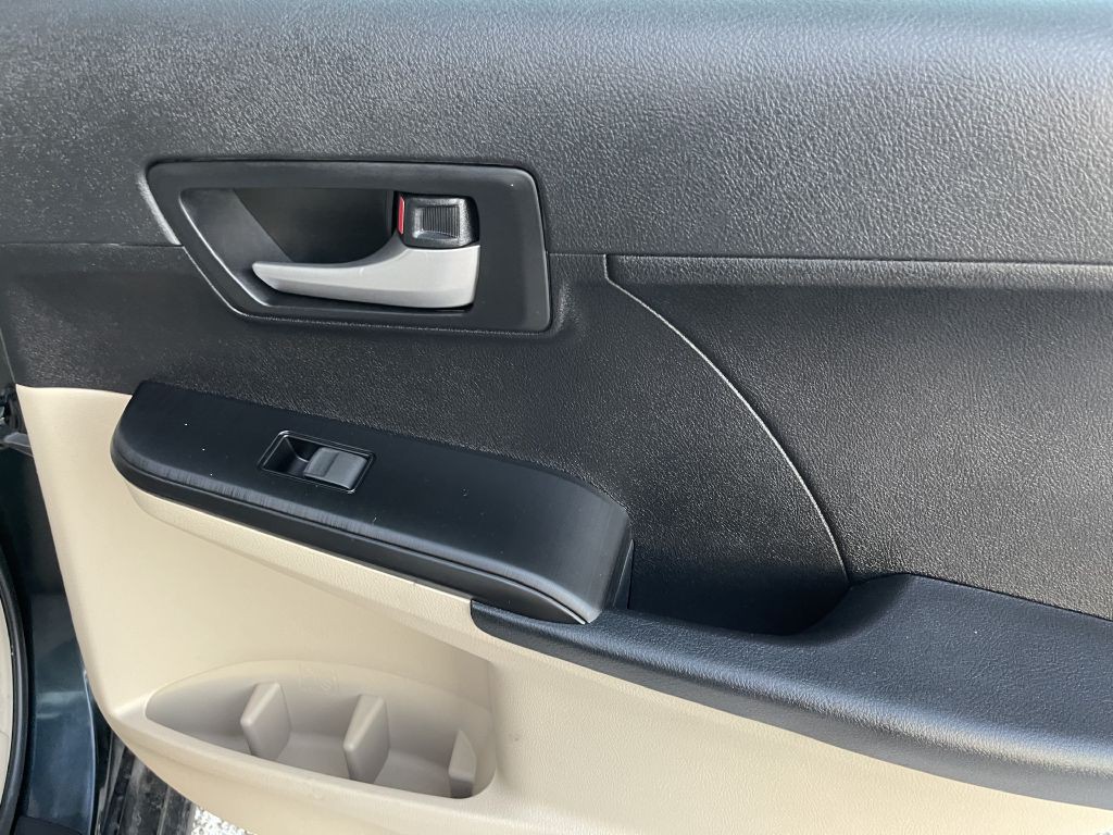 2012 Toyota Camry Image 17