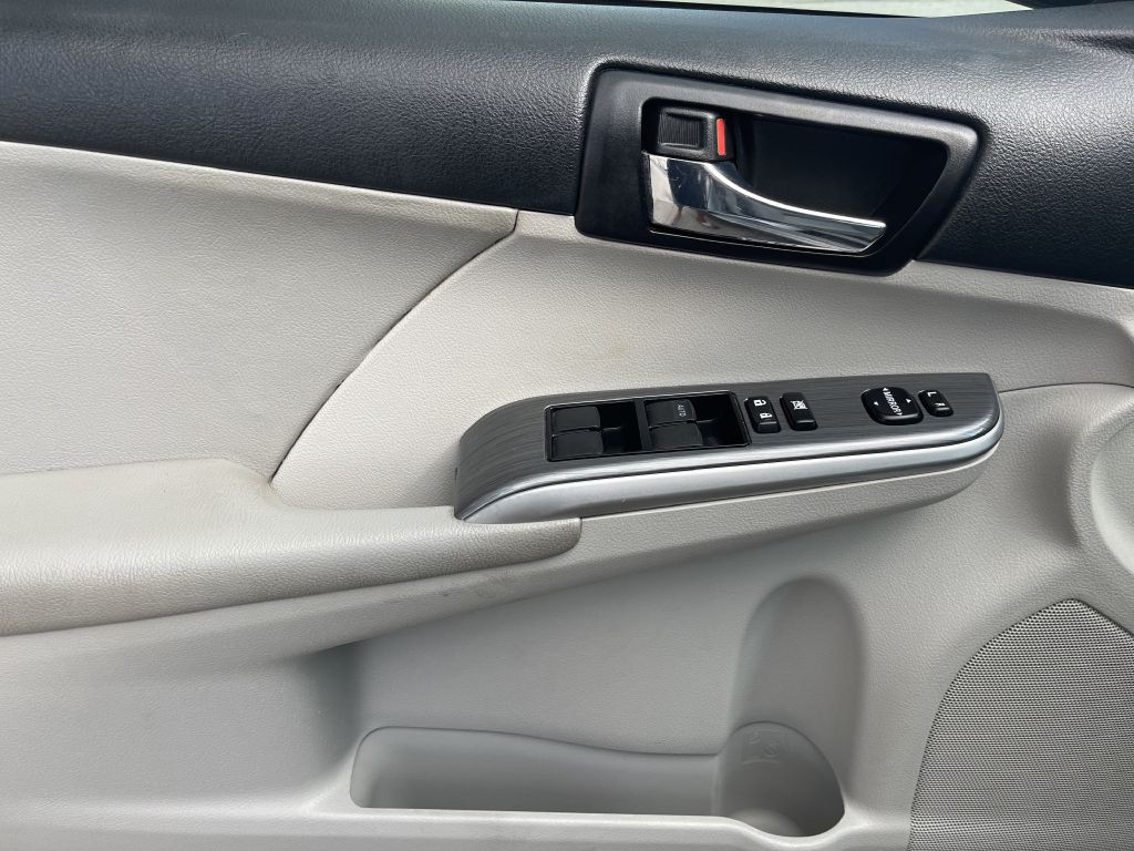 2012 Toyota Camry Image 9