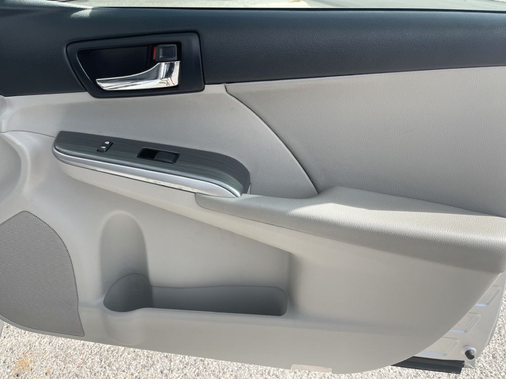 2012 Toyota Camry Image 16