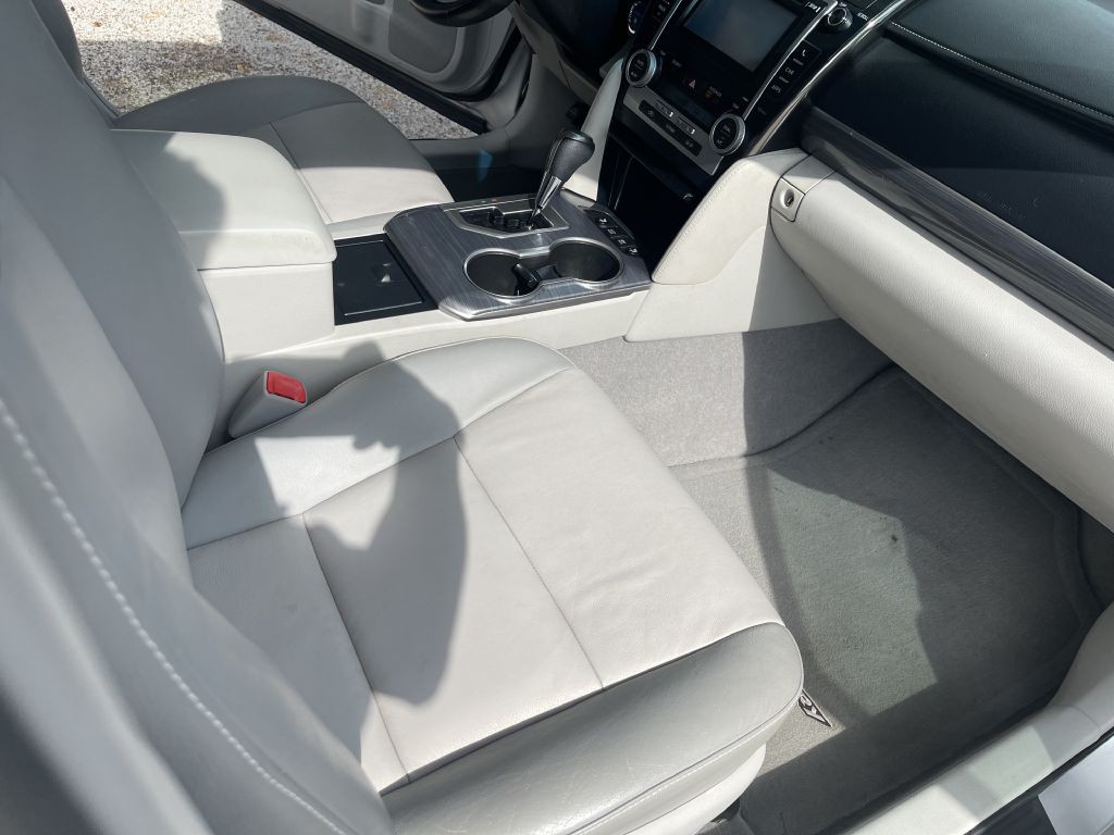 2012 Toyota Camry Image 17