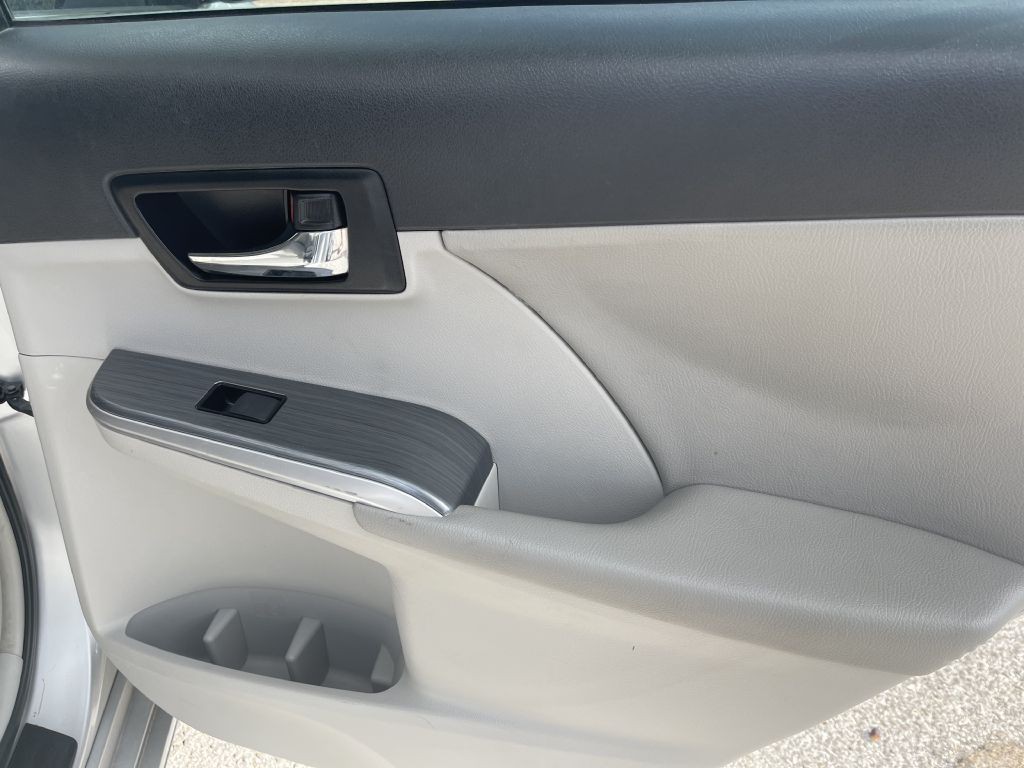 2012 Toyota Camry Image 18
