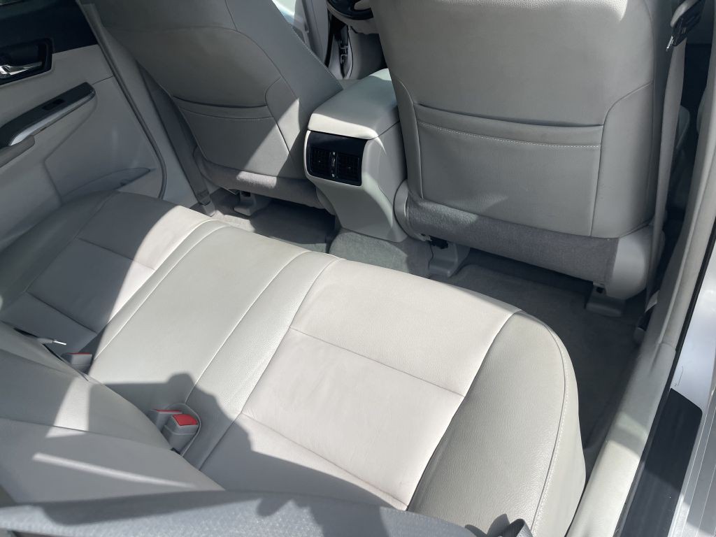 2012 Toyota Camry Image 19