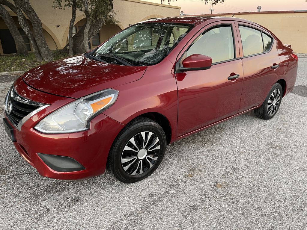 2019 Nissan Versa Image 3