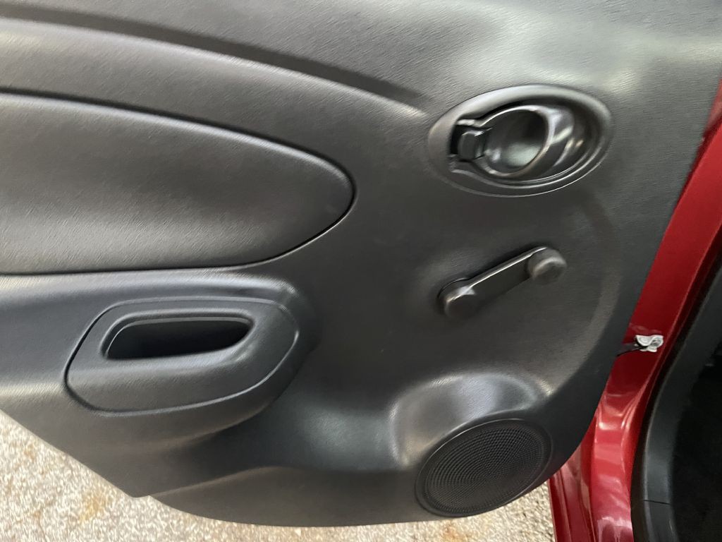 2019 Nissan Versa Image 13