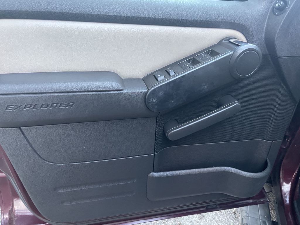 2007 Ford Explorer Image 9