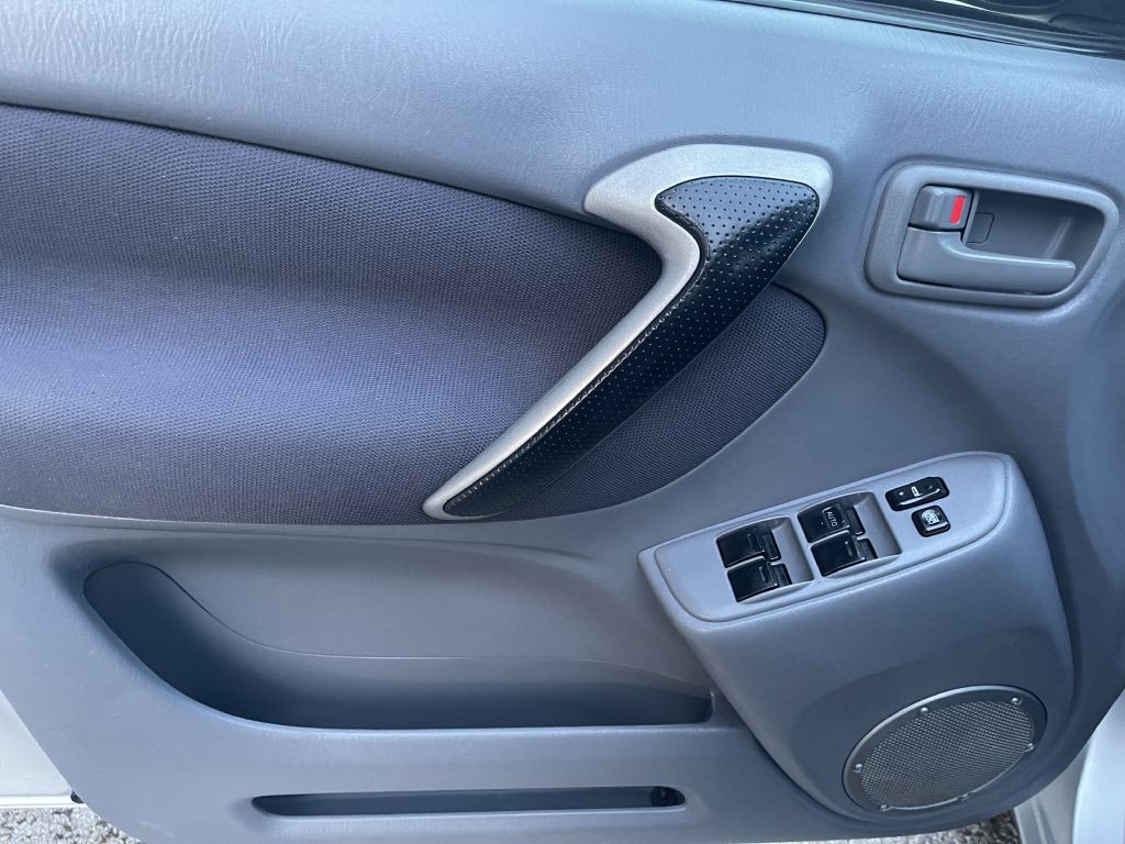 2002 Toyota Rav4 Image 9