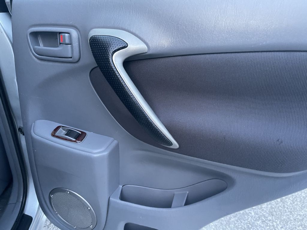 2002 Toyota Rav4 Image 18